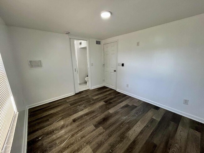 Building Photo - 356 Prima Vista Blvd