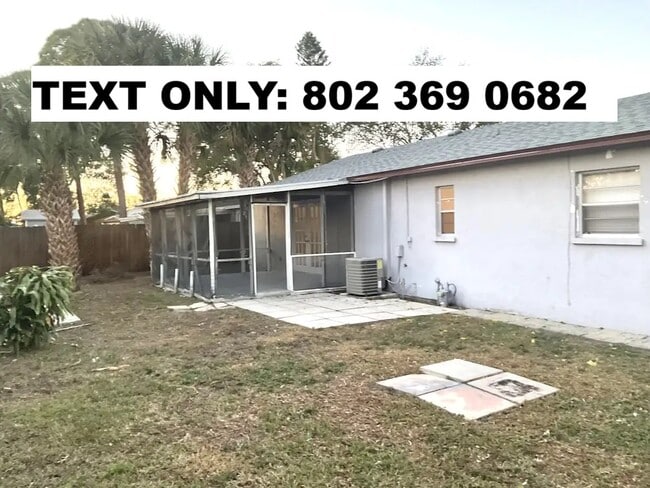 Building Photo - 812 65th Ave W