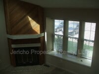Building Photo - 1250 S Flower Cir