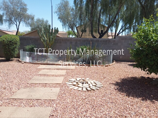Building Photo - 3 bed/2 bath plus den in Surprise Farms