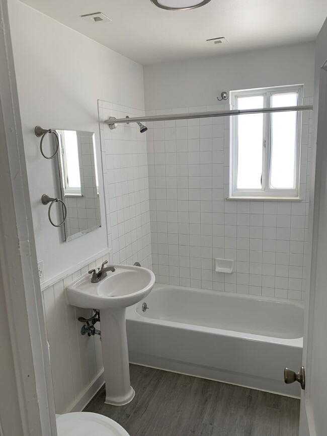 Building Photo - 3 Bedroom One Bath House for Rent