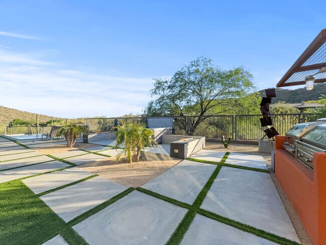 Building Photo - 14559 E Charter Oak Dr