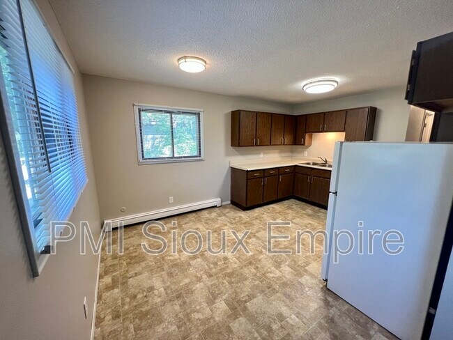 Building Photo - 120 S Garfield Ave