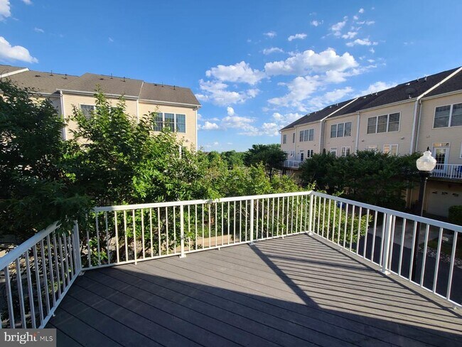 Building Photo - 42625 Homefront Terrace