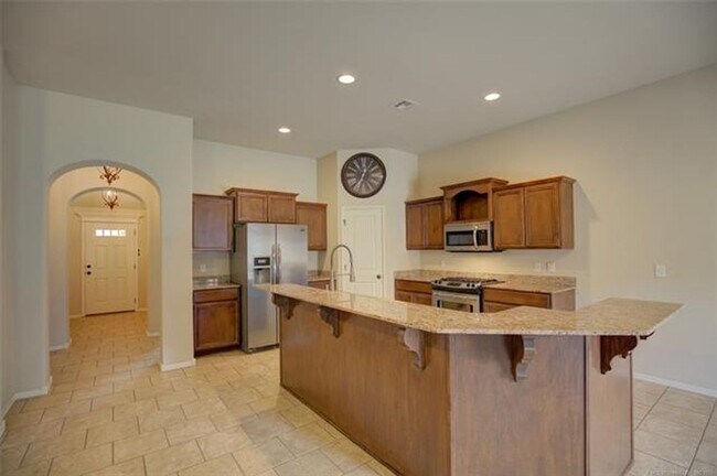 Building Photo - Spacious 4 Bed | 2 Bath | Large backyard | Bixby