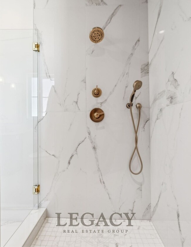 Building Photo - 1019 12th Ave N