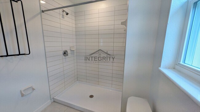 Building Photo - 6049 Shiner St