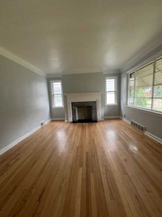 Building Photo - 871 E 232 St