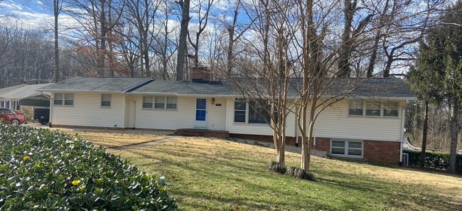 Building Photo - 3300 Decker Pl