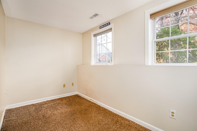 Building Photo - 15 N Intervale St