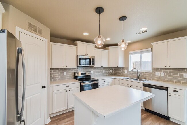 Building Photo - 7448 Cat Tail Creek Dr