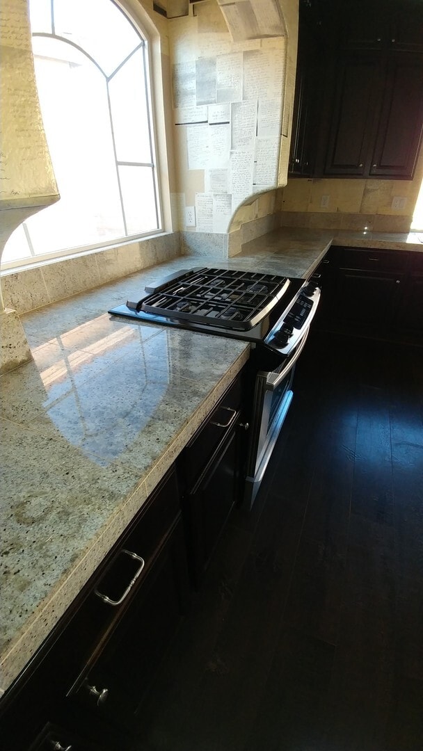 Building Photo - Multi level