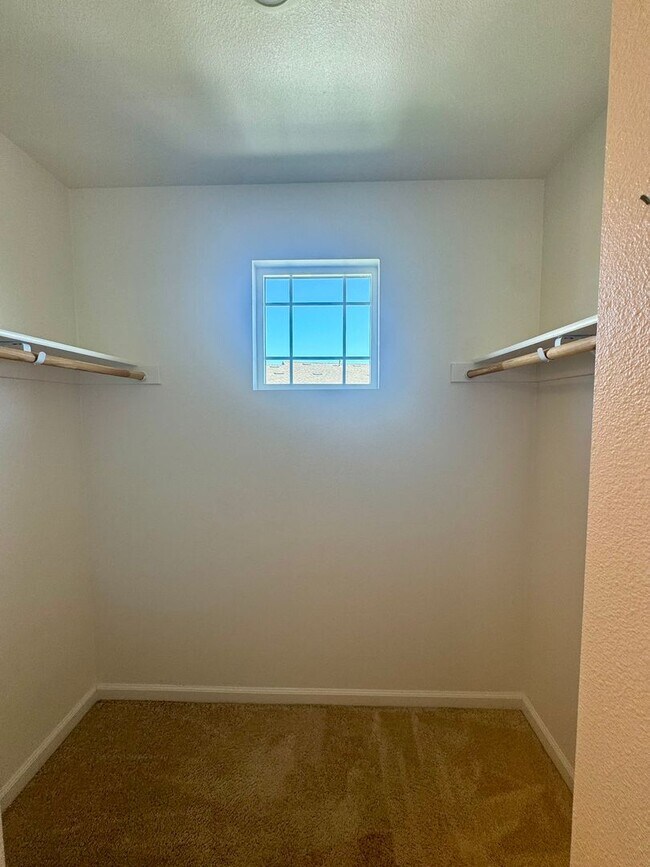 Building Photo - 401 Autumn Breeze Cir