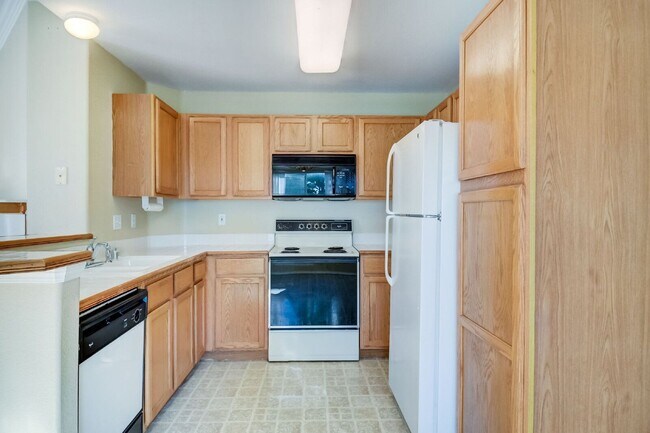 Building Photo - 3855 Strawberry Field Grove