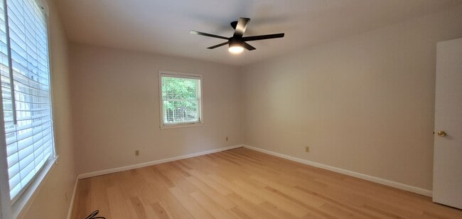 Building Photo - 4 Bedroom Parsonage Property 1 Mile to Fra...