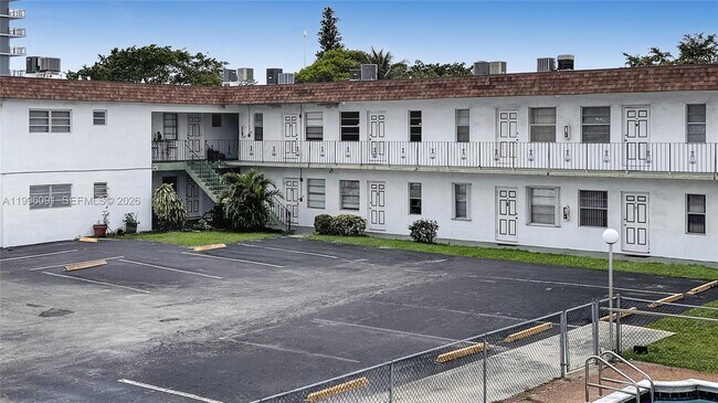 Building Photo - 2219 Polk St