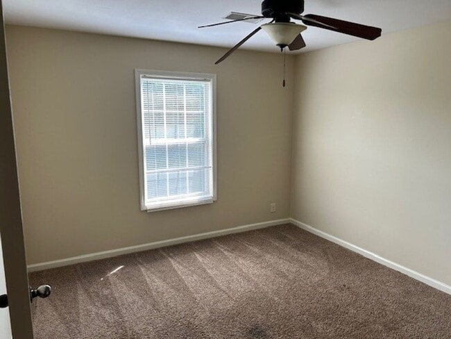 Building Photo - 972 Silty Dr