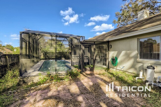 Building Photo - 1049 Providence Ln