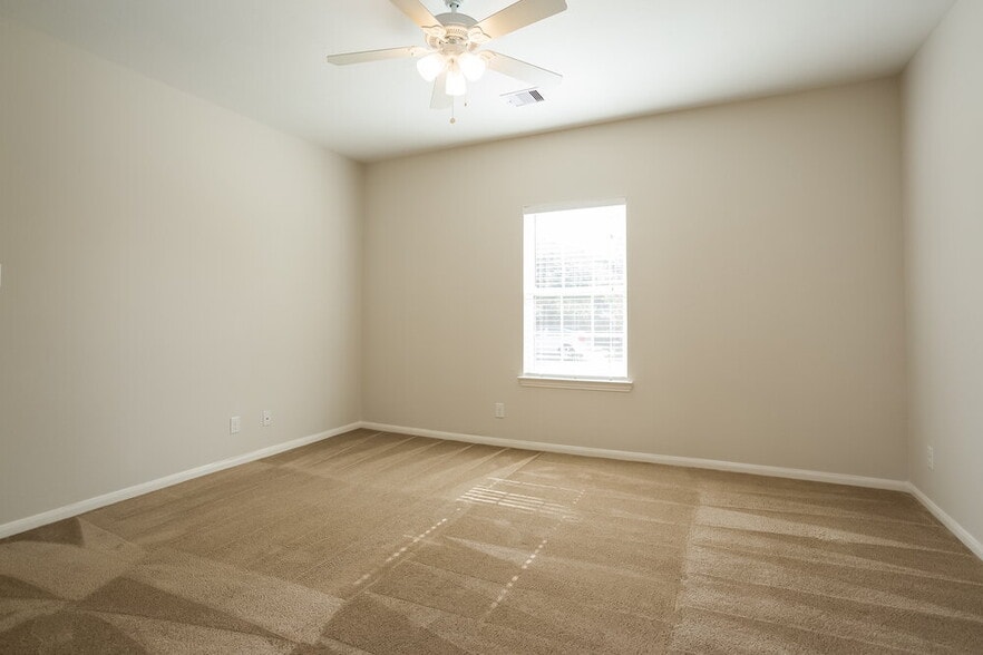 Building Photo - 8119 Almera Falls Dr