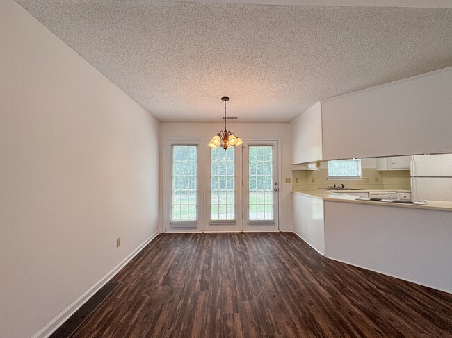 Building Photo - 7 Clayton Ln