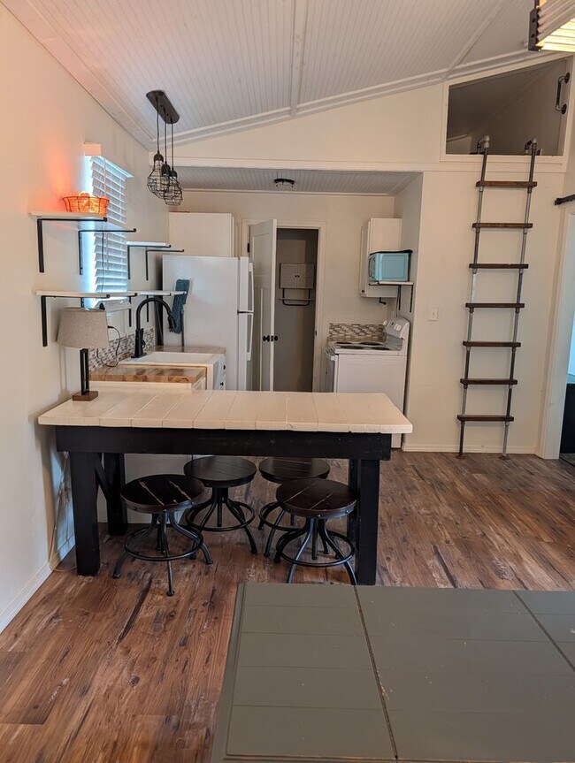 Building Photo - 181 Honeysuckle Ln