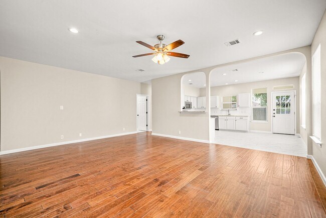 Building Photo - For Rent! Updated Single Story in Sonoma R...
