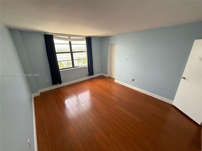 Building Photo - 2333 Brickell Ave