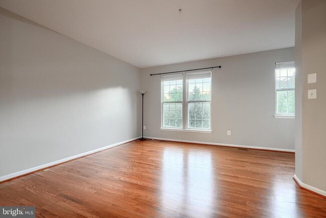 Building Photo - 8820 Papillon Dr