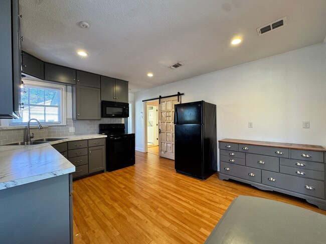 Building Photo - 823 W. Fifth Street