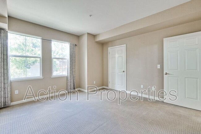 Building Photo - 2255 Showers Dr