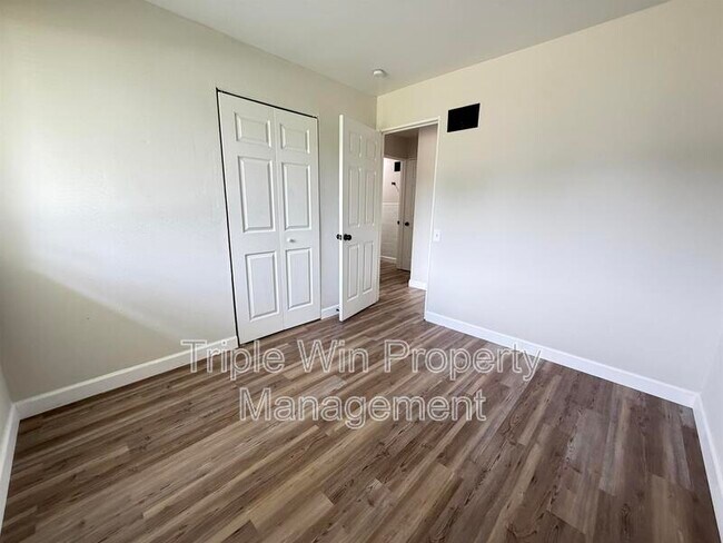 Building Photo - 2257 Luxmore Dr