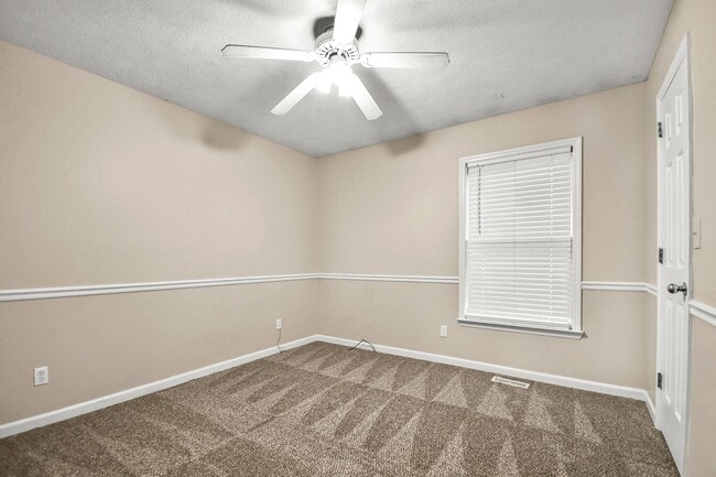 Building Photo - Ranch Home on Creek Lot!