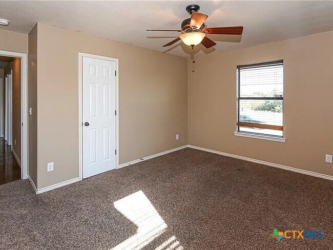 Building Photo - 4910 Bronze Dr
