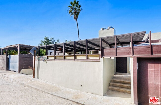Building Photo - 1817 Edgecliffe Dr