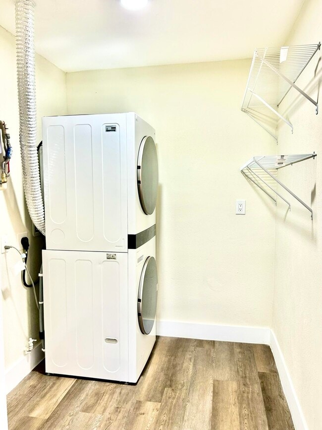 Building Photo - 1210 W 26th Ct