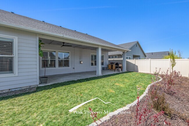 Building Photo - 18272 N Wild Goose Ave