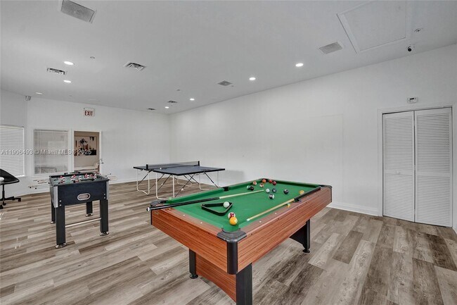 Building Photo - 417 Vista Isles Dr