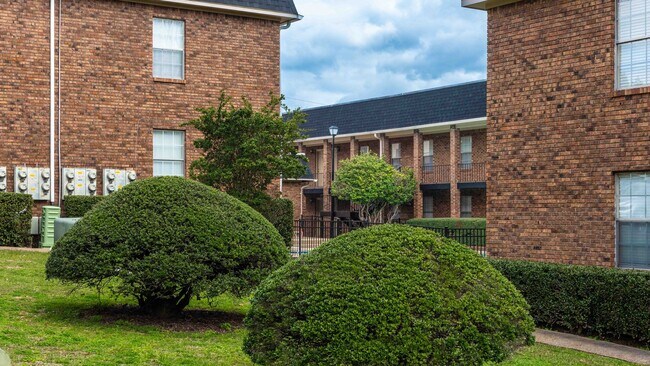 Building Photo - Hardy Manor Apartment Homes