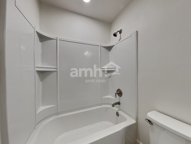 Building Photo - 2433 S Park Ave