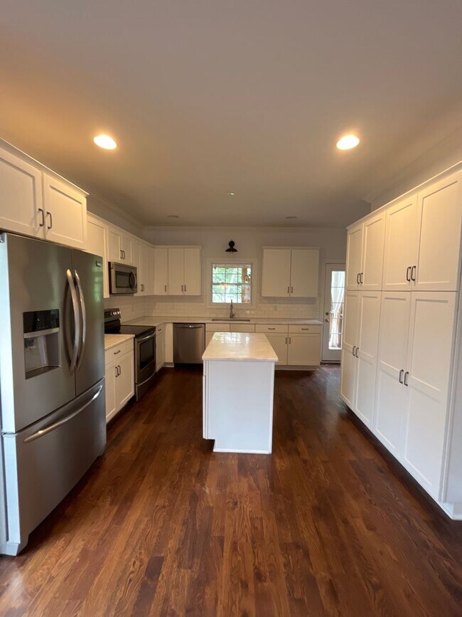 Building Photo - 3 Bedroom/ 2.5 Bath Home in Woodbine with Beautiful Screened in Porch and Fenced Yard.