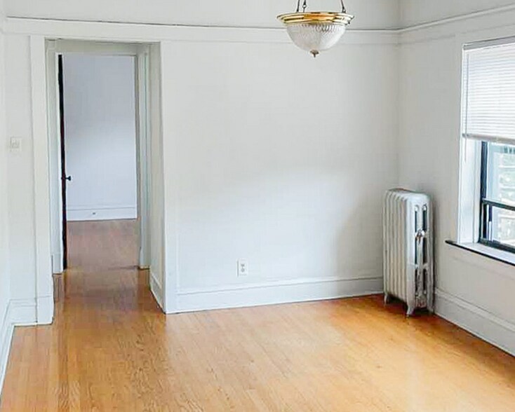 Building Photo - 1410 W Cornelia Ave