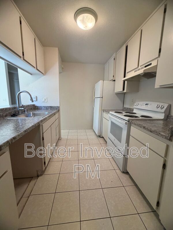 Building Photo - 2808 Tachevah Dr