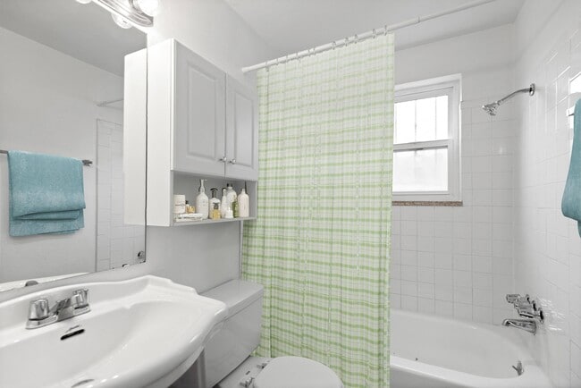 Building Photo - 1451 Detroit