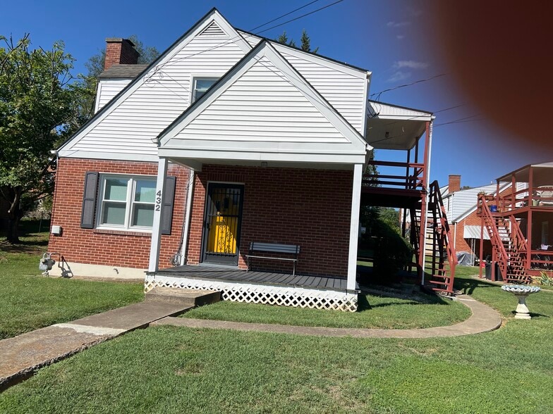 Building Photo - 432 Benson St