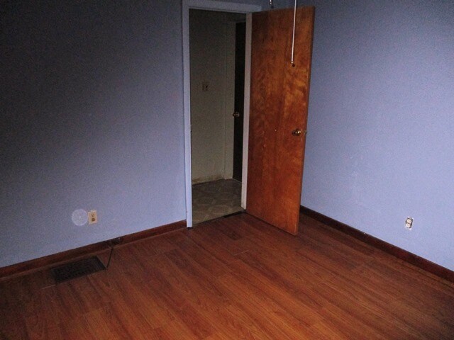 Building Photo - 502 E Willow St