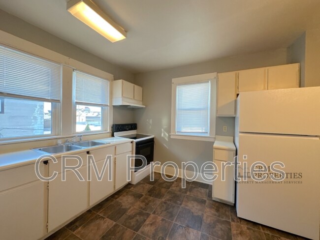 Building Photo - 611 N Main St