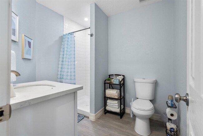 Building Photo - 7600 Seawall Blvd