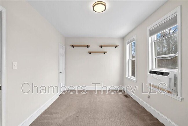 Building Photo - 619 Orleans Pl NE