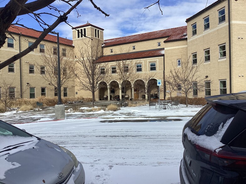 Building Photo - 2835 W Parkside Pl