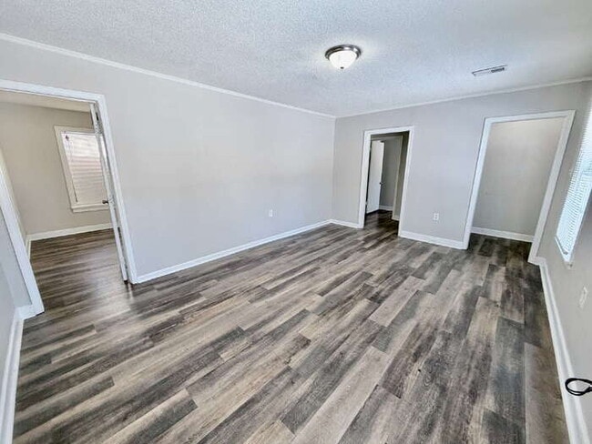 Building Photo - 101 E Davant Ave